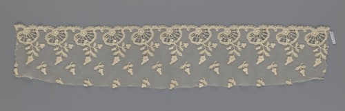Fragment of lace, lace of, plant ornaments, slightly serrated lower edge with shell motifs and