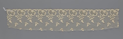 Fragment of lace, lace of, plant ornaments, slightly serrated lower edge with shell motifs and