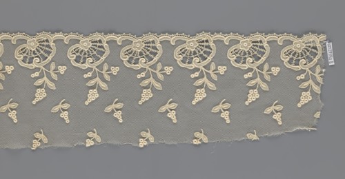 Fragment of lace, creator unknown, lace of, plant ornaments, slightly serrated lower edge with