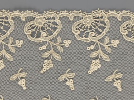 Fragment of lace, lace of, plant ornaments, slightly serrated lower edge with shell motifs with