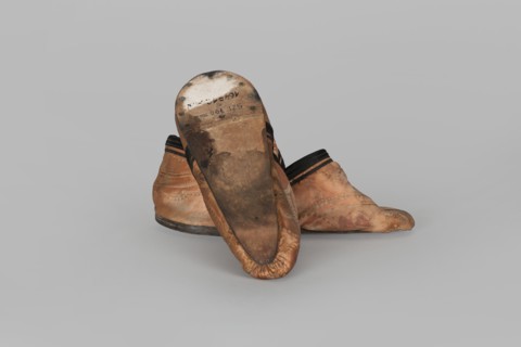 Slippers, origin unknown, haberdashery decorations; women's footwear, slippers. Lining of the upper