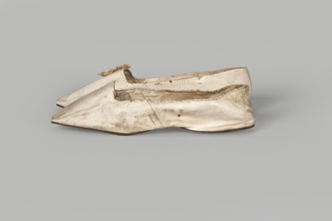 Women’s slippers. Maker: Johann Dyck, shoemaker’s workshop in Vilnius ca. 1800–ca. 1850. Flat