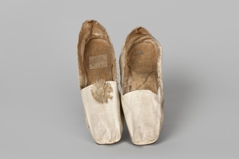 Women’s slippers, maker: Johann Dyck Vilnius; shoemaker’s workshop; ca. 1800–ca. 1850. Flat women’s