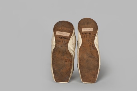 Women’s slippers, maker: Johann Dyck Vilnius; shoemaker’s workshop; ca. 1800–ca. 1850. Flat women’s