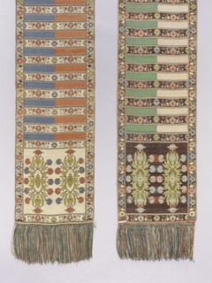 Kontusz belt; bipartite heads with a floral rosette pattern; alternating transverse stripes—plain