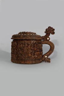 Wooden tankard, carved, probably a peg tankard;, Pear-shaped wooden tankard, round, richly