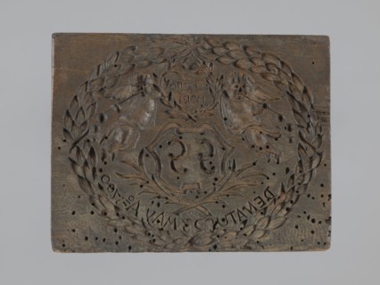 Double-sided gingerbread mold. Obverse: coat of arms with initials GG, top inscription Memento