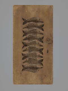 Double-sided gingerbread mould. Obverse: decorative pipe with fluted decoration; on the stem the