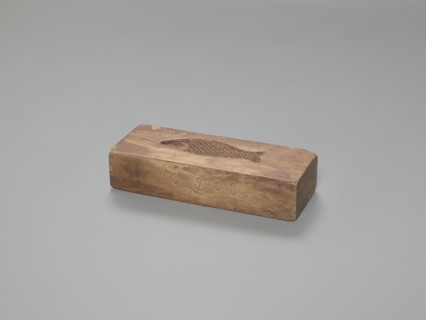 Double-sided gingerbread mould. Obverse: female figure in a long, patterned, richly decorated
