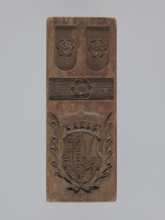 Double-sided gingerbread form. Obverse: heraldic shield; reverse: plant ornament. Double-sided