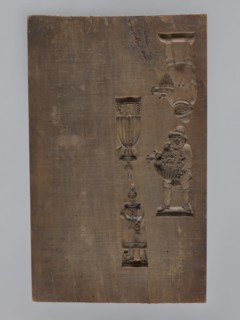 Double-sided gingerbread form. Obverse: image of a rider/trumpeter on a horse dressed in a