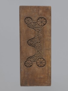 Double-sided gingerbread mould. Side A: figure of a soldier. Side B: various floral and geometric