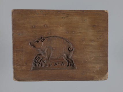 Double-sided gingerbread mould. Obverse: board with letters of the alphabet; reverse: image of a