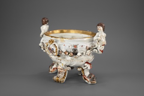 Vase from the Swan service, Koenigliche Porzellain Fabrique, Meissen 1737–1741. Makers: Johann