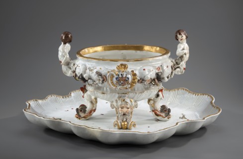 Vase from the swan service, Koenigliche Porzellain Fabrique, Meissen 1737–1741. Authors: Eberlein,