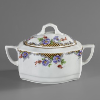 Sugar bowl with lid, Lwów model, Cmielów faience and porcelain factory est. 1804. Floral