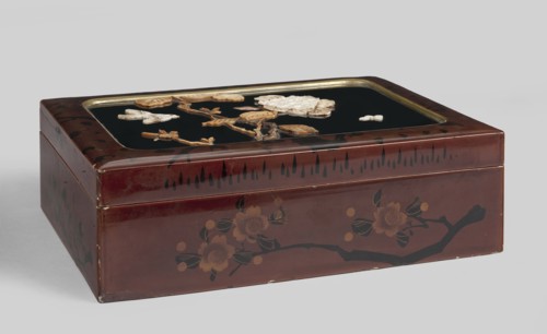 Box, Rectangular box with a put-on lid, decorated with red lacquer painted with a pattern of
