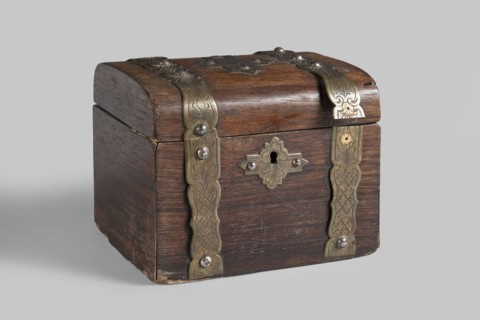 Box, Cuboid storage box 1840–1860, Central Europe with rounded edges on the long sides of the lid,