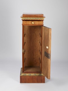 Pedestal cabinet, single-leaf with a drawer at the top, supported by a prominent plinth; veneered