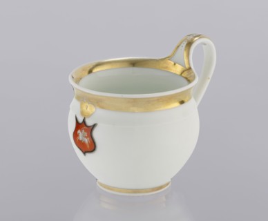 Cup with the Pogon coat of arms, Korzec Porcelain and Faience Manufactory; 1790–1832. Campana-type