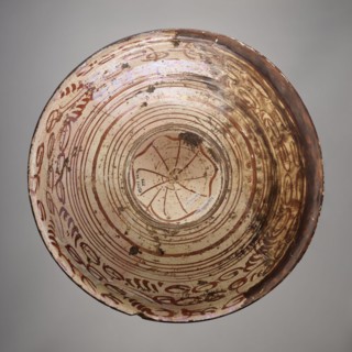 Platter, Manises ceramic center; ca. 1400–, maker role/classification, mirrors decoration;