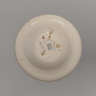 Bowl, unspecified manufacture; mirrors decoration; ; geometric-floral ornament; bowl decorated on
