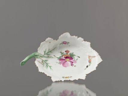 Leaf-shaped bowl. Makers: Francis Gardner porcelain factory 1766–1917 and Wierbilki/near Moscow