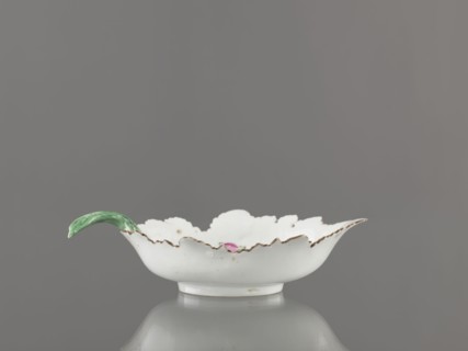 Leaf-shaped bowl, porcelain. Maker: Gardner, Francis porcelain factory; 1766-1917 and