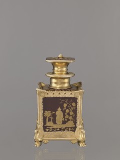 Bottle with lid. Porcelain manufactory of Francis Gardner 1766–1917. Chinoiserie cubic bottle with