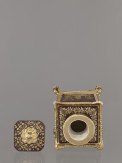 Bottle with lid. Porcelain, Gardner manufactory Francis Gardner; established 1766–1917. Cubic