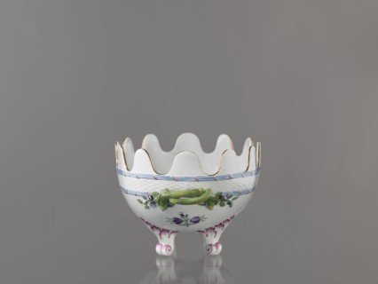 Vernier for glasses, Imperial Porcelain Factory in St. Petersburg c. 1780. Oval vernier set on two