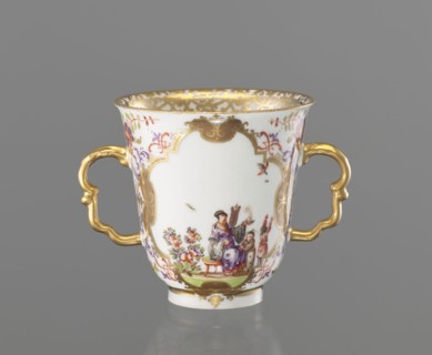 Two-handled cup, Koenigliche Porzellain Fabrique, Meissen ca. 1720–1735. Hoeroldtmalerei;