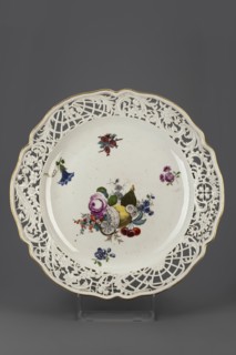 Platter with openwork, Königliche Porzellain-Fabrique, Meissen 1710–1763, ca. 1760. Round platter