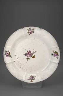 Platter with a Gotzkowski relief, Koenigliche Porzellain Fabrique, Meissen 1710–1763, Gotzkowski