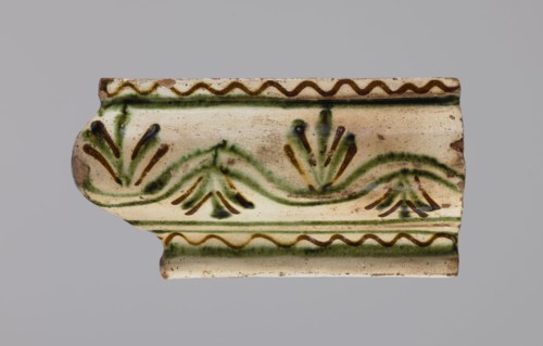 Cornice tile fragments 4, tile cullet; painted with a wavy twirl pattern; 19th century; Hutsul