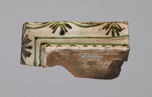 Cornice tile fragments 4, tile cullet; painted with a wavy twirl pattern; 19th century; Hutsul