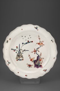 Platter with a yellow lion, Koenigliche Porzellain Fabrique, Meissen ca. 1740, kakiemon style, mit