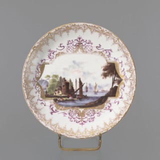 Jug plate, Koenigliche Porzellain Fabrique, Meissen circa 1720–1735, Meissen, Saxony. Porcelain