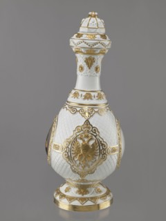Bottle-shaped vase with a domed lid. Imperial Porcelain Factory in St. Petersburg 1744–1917;