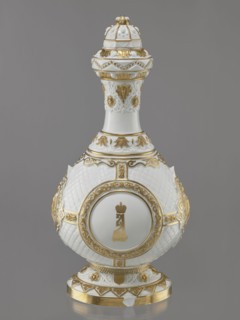 Bottle-shaped vase with a domed lid. Imperial Porcelain Factory in St. Petersburg 1744–1917;