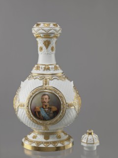 Bottle-shaped vase with a domed lid. Imperial Porcelain Factory in St. Petersburg 1744–1917;