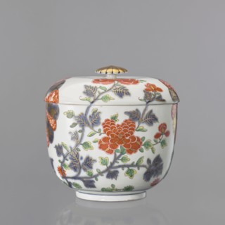Vase with Imari decoration, Kaiserliche Porzellanmanufaktur in Wien 1744–1864 manufacturer —