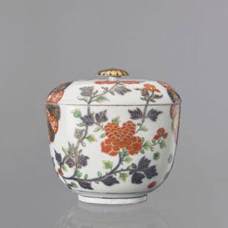 Vase with lid with Imari decoration, Kaiserliche Porzellanmanufaktur in Wien 1744–1864.