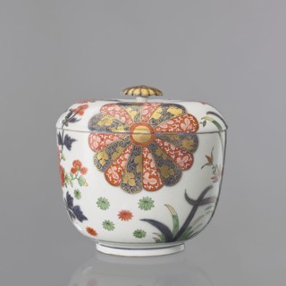 Vase with lid with Imari decoration, Kaiserliche Porzellanmanufaktur in Wien 1744–1864. Maker
