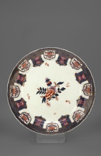 Platter with Imari decoration, Porzellanmanufaktur du Paquier Vienna; 1718–1744, imari style, Far