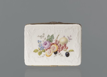Snuffbox tin, Koenigliche Porzellan Manufaktur KPM; Berlin; 1763–1918. Snuffbox in the form of a