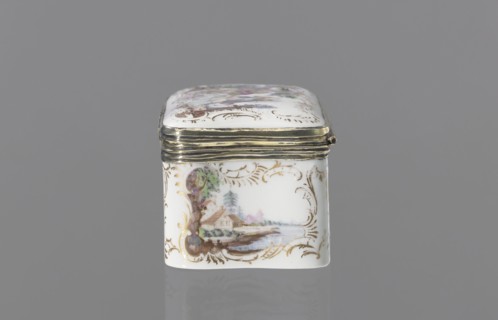 Snuffbox tin, Koenigliche Porzellain Fabrique, Meissen 1710–1763. Tall rectangular snuffbox with