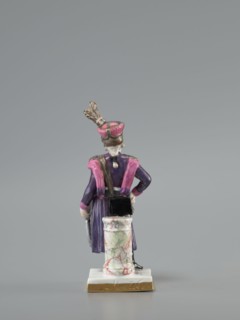 Figurine of an officer of the Polish Guard, Koenigliche Porzellain Fabrique, Meissen 1710–1763;