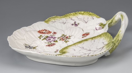Leaf plate, Kaiserliche Porzellanmanufaktur in Wien 1744–1864. Leaf-shaped dessert plate with