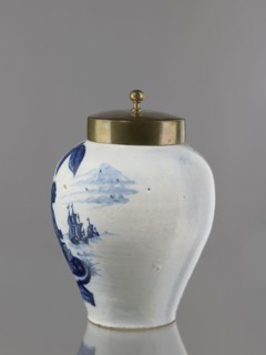 Tobacco jar with brass lid. De Vergulde Blompot faience factory, 1616–1841; Delft ceramics centre,